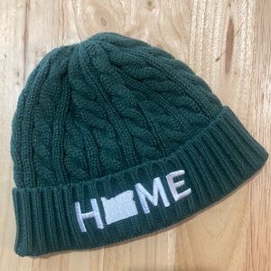 Oregon Home green cable knit beanie. Read description